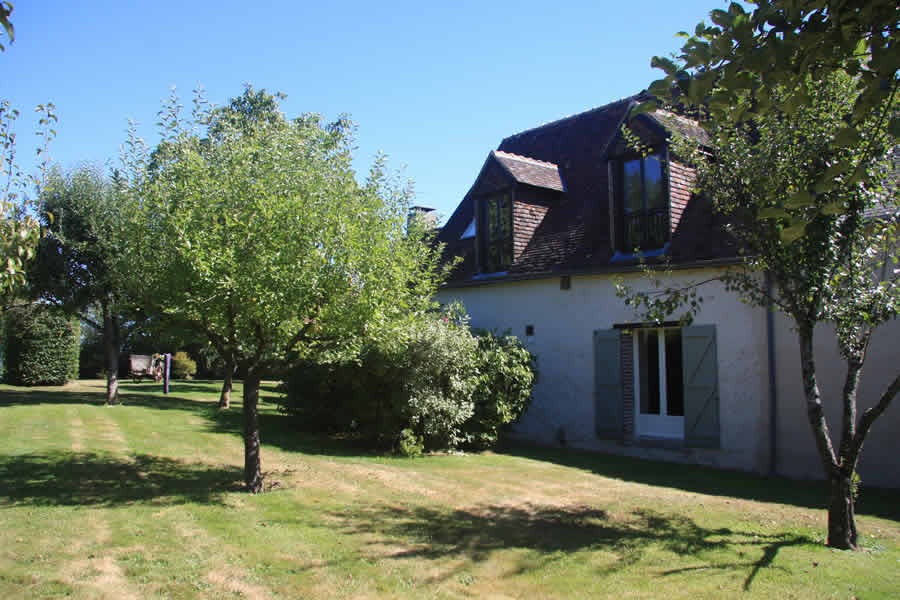 Orchard and Rose bedrooms at Les Bouts de Ralle Chambre d'Hotes