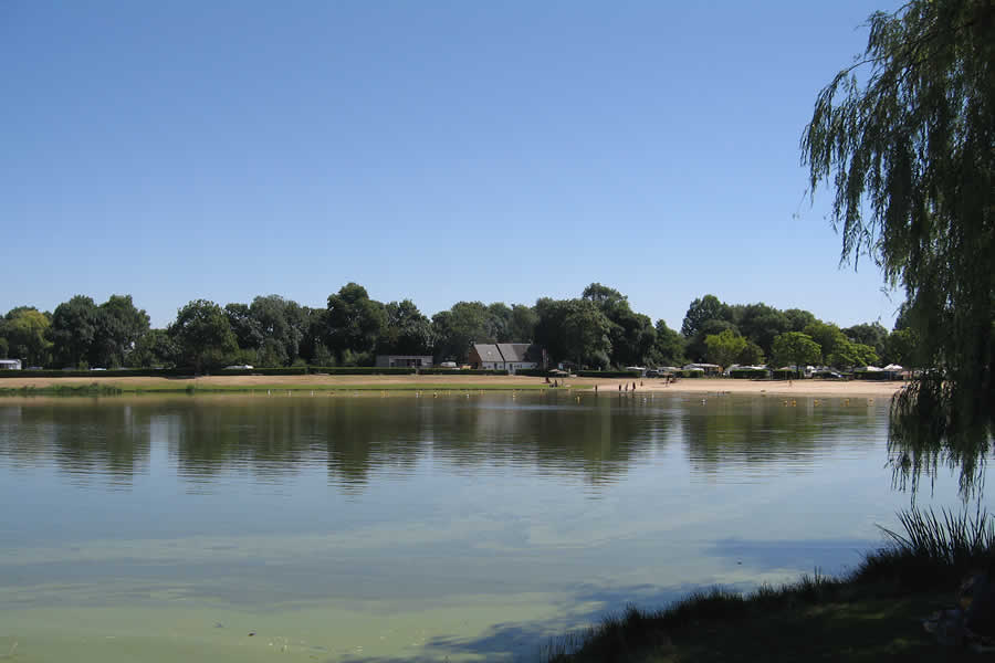 The lake at the Marcon classic car show
