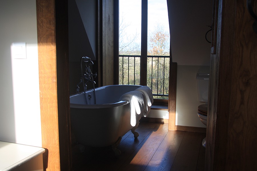 Rose bedroom looking at roll-top bath